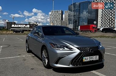 Lexus ES  2022