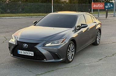 Lexus ES  2019