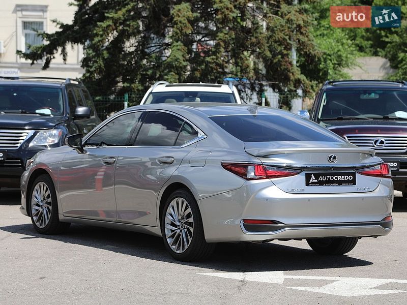 Седан Lexus ES 2023 в Харкові