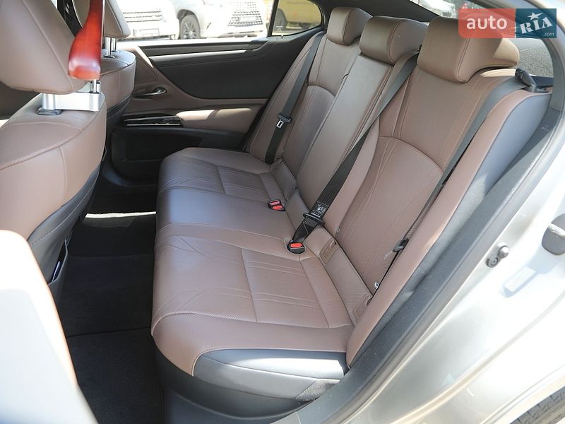 Седан Lexus ES 2023 в Харкові