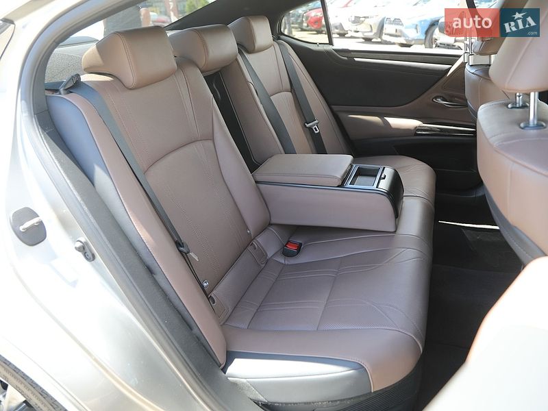 Седан Lexus ES 2023 в Харкові