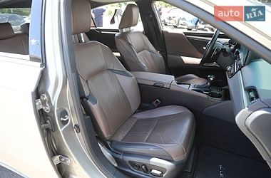 Седан Lexus ES 2023 в Харкові