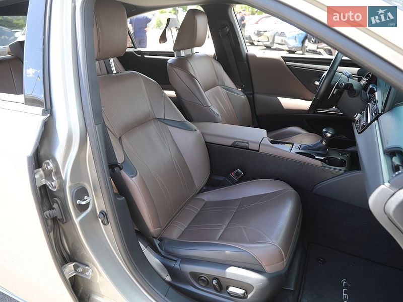 Седан Lexus ES 2023 в Харкові