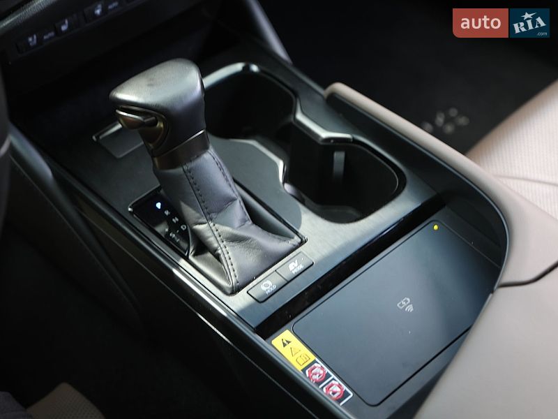 Седан Lexus ES 2023 в Харкові