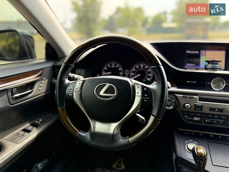 Седан Lexus ES 2014 в Киеве фото 24 Седан Lexus ES 2014 в Киеве