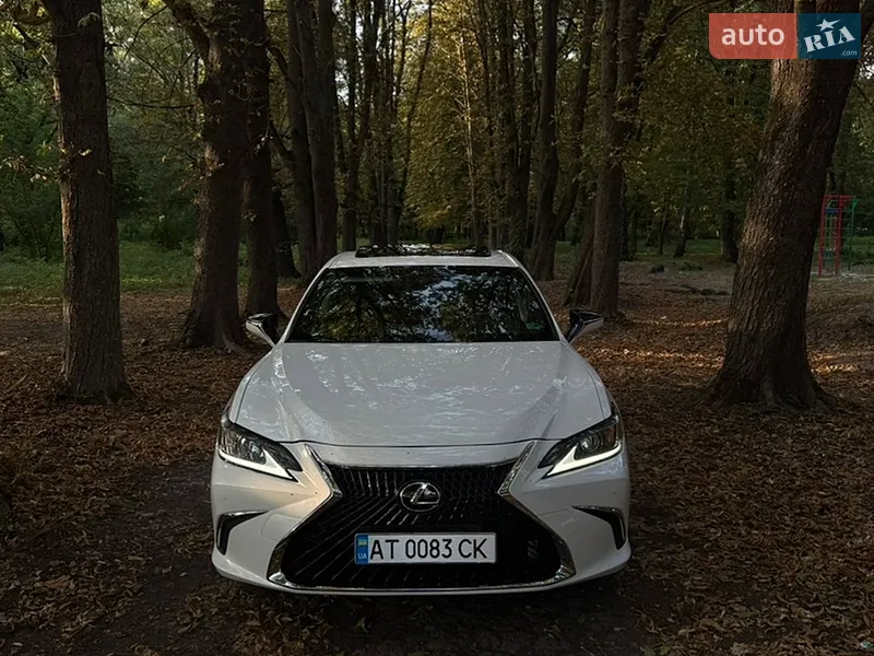 Lexus ES 2020