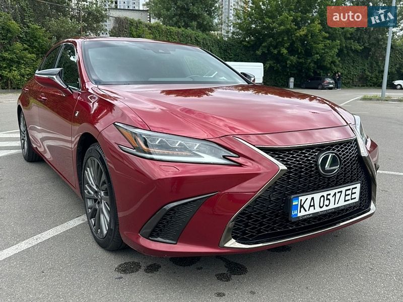 Седан Lexus ES 2019 в Киеве