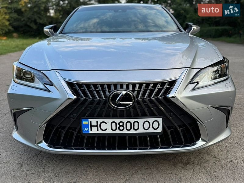 Седан Lexus ES 2024 в Львове