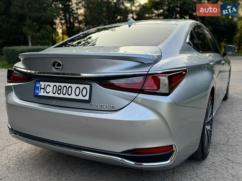 Седан Lexus ES 2024 в Львове