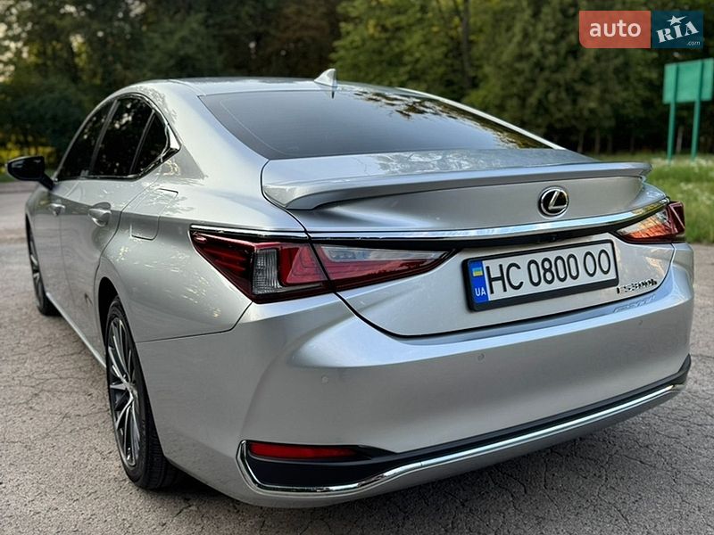 Седан Lexus ES 2024 в Львове