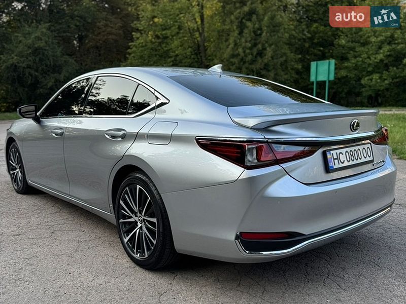 Седан Lexus ES 2024 в Львове