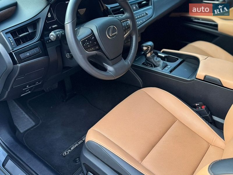 Седан Lexus ES 2024 в Львове