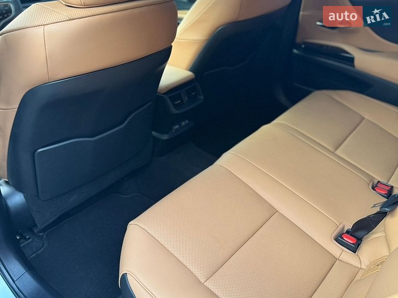 Седан Lexus ES 2024 в Львове