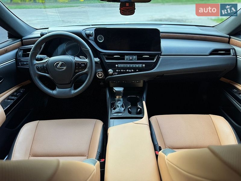 Седан Lexus ES 2024 в Львове