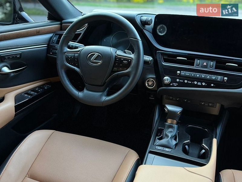 Седан Lexus ES 2024 в Львове