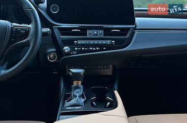 Седан Lexus ES 2024 в Львове