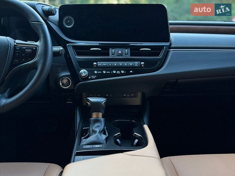 Седан Lexus ES 2024 в Львове