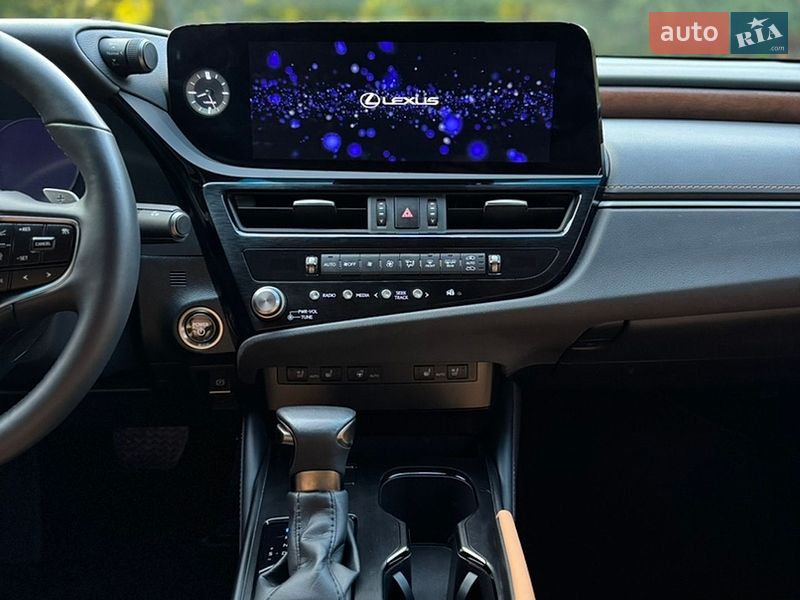 Седан Lexus ES 2024 в Львове