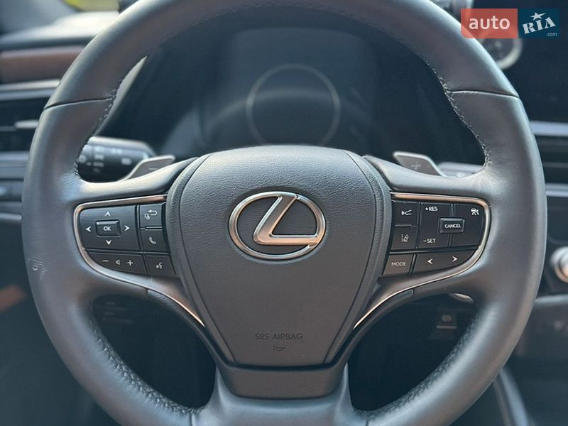 Седан Lexus ES 2024 в Львове