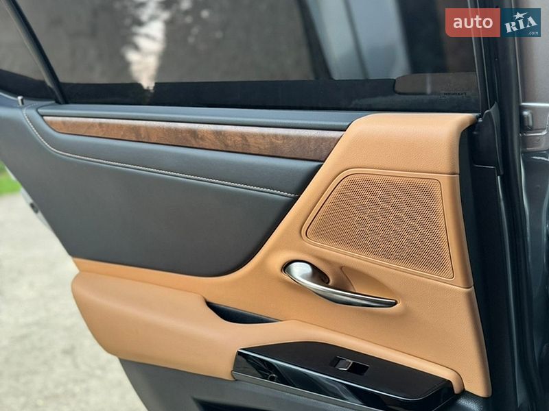 Седан Lexus ES 2024 в Львове