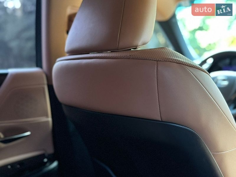 Седан Lexus ES 2024 в Львове