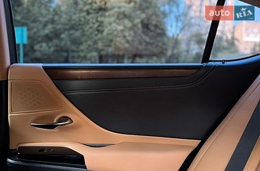 Седан Lexus ES 2024 в Львове