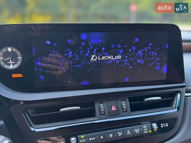 Седан Lexus ES 2024 в Львове