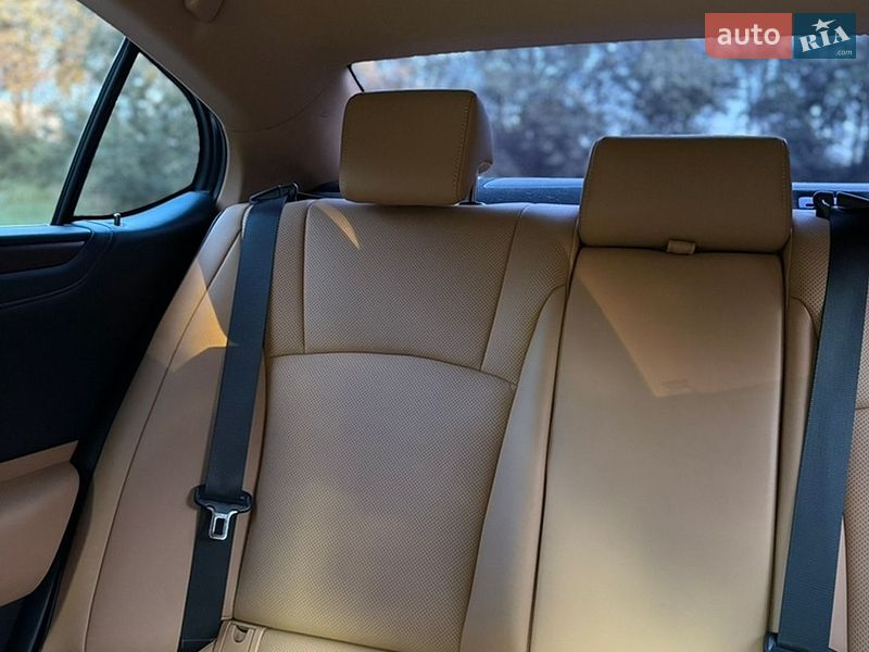 Седан Lexus ES 2024 в Львове