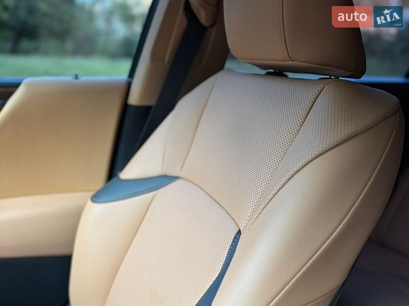 Седан Lexus ES 2024 в Львове
