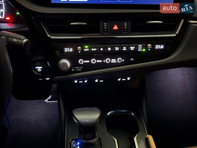 Седан Lexus ES 2024 в Львове
