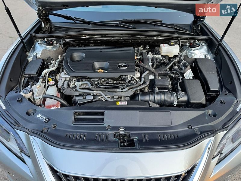 Седан Lexus ES 2024 в Львове