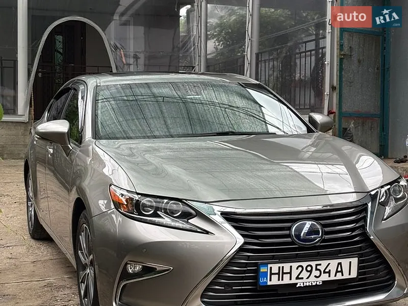 Lexus ES 2016