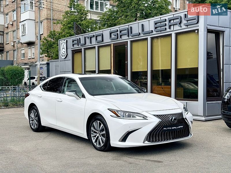 Lexus ES 2021