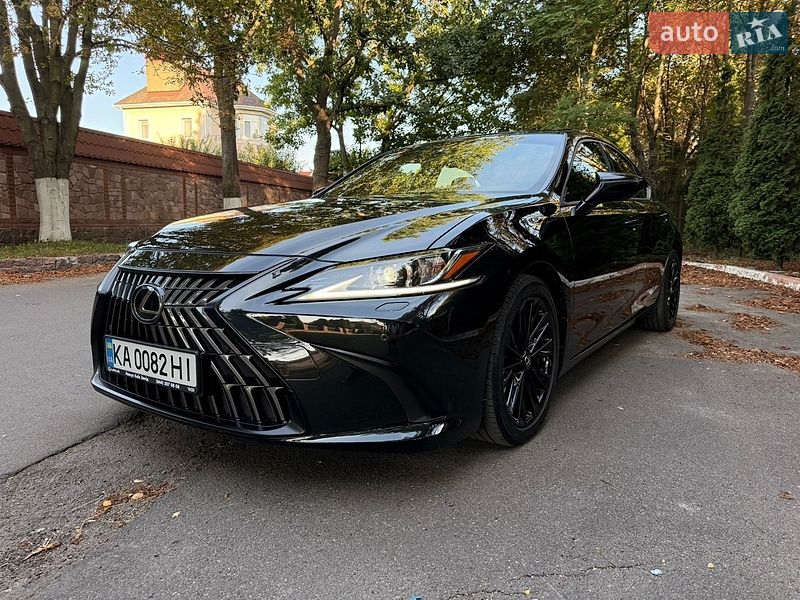 Lexus ES 2022