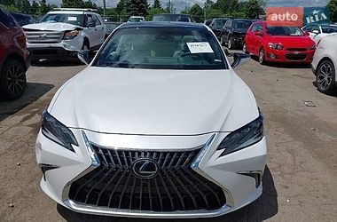 Lexus ES 2025