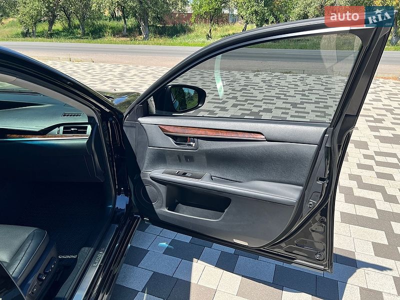 Седан Lexus ES 2018 в Чернігові