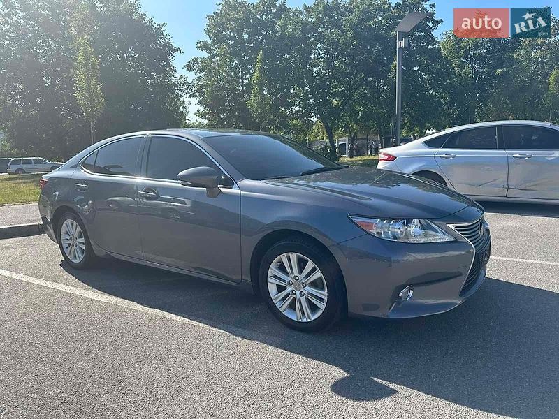 Седан Lexus ES 2013 в Виннице