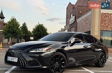 Lexus ES  2021