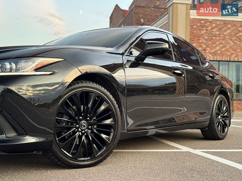 Седан Lexus ES 2021 в Києві