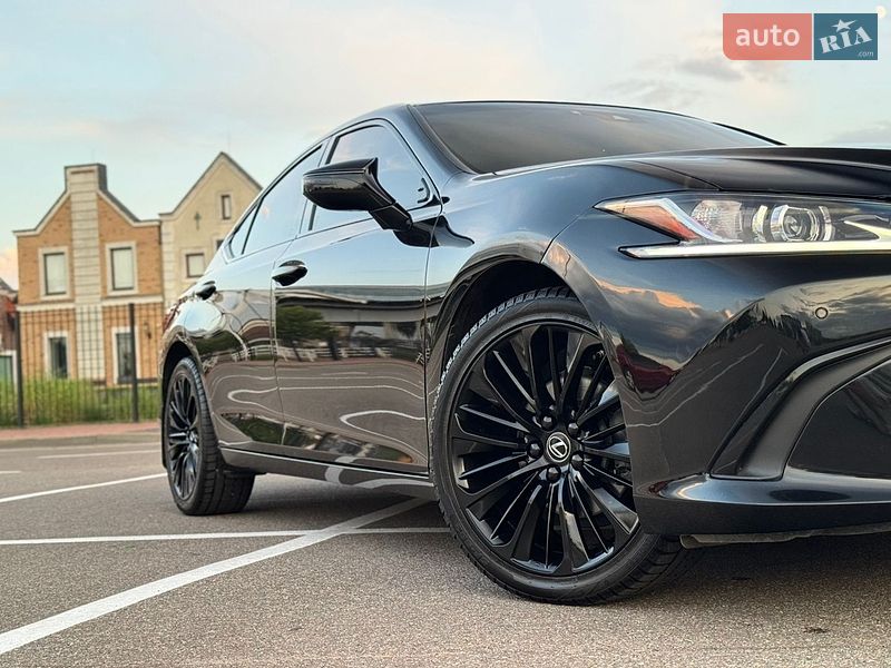 Седан Lexus ES 2021 в Києві