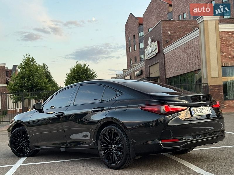 Седан Lexus ES 2021 в Києві