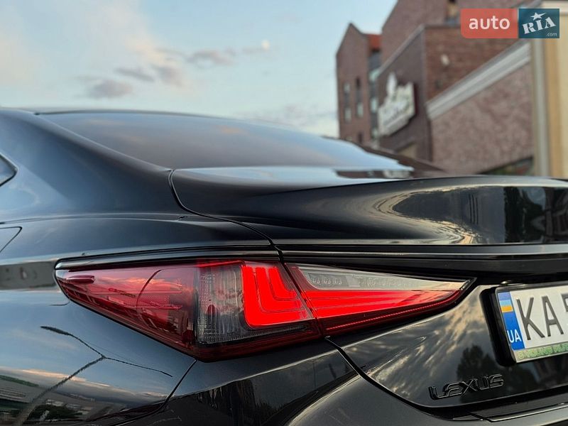Седан Lexus ES 2021 в Києві