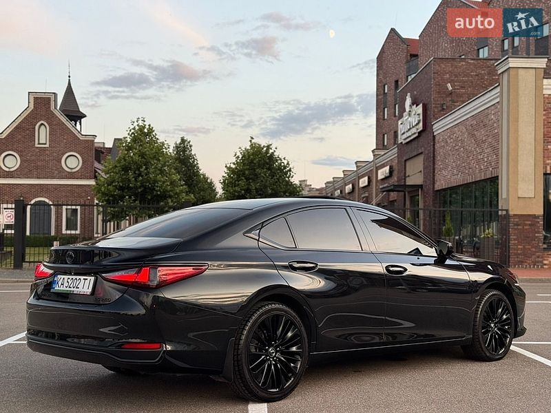 Седан Lexus ES 2021 в Києві