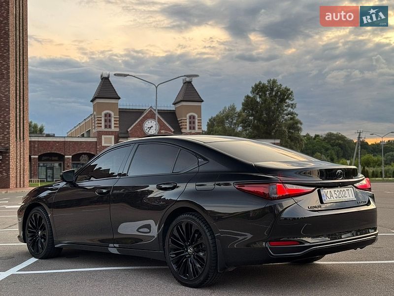 Седан Lexus ES 2021 в Києві