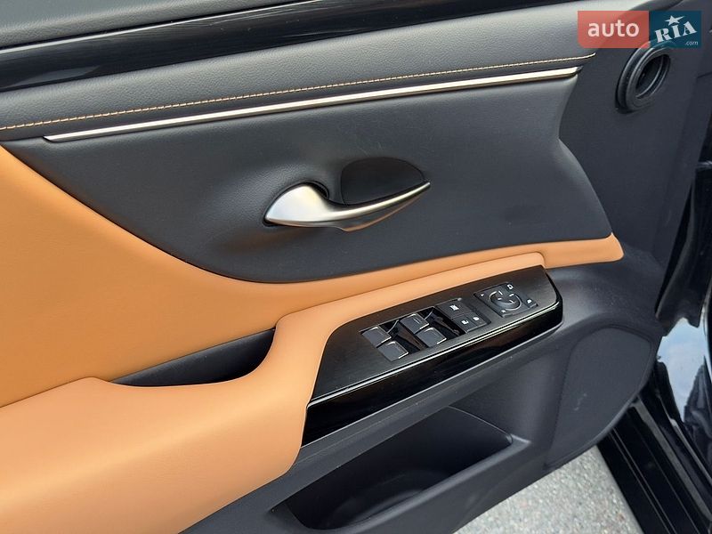 Седан Lexus ES 2021 в Києві
