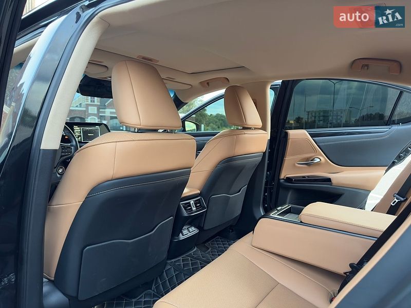 Седан Lexus ES 2021 в Києві