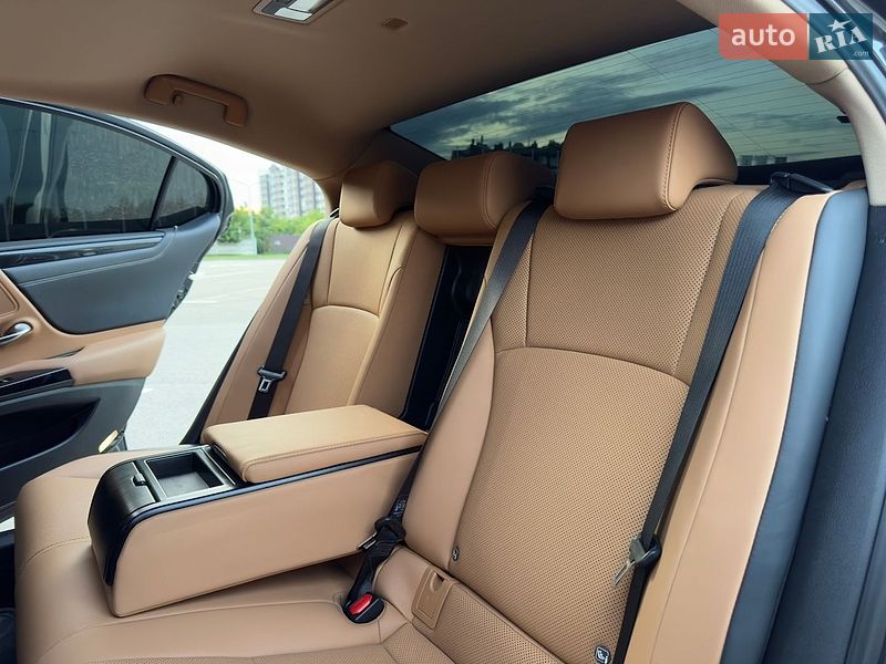 Седан Lexus ES 2021 в Києві
