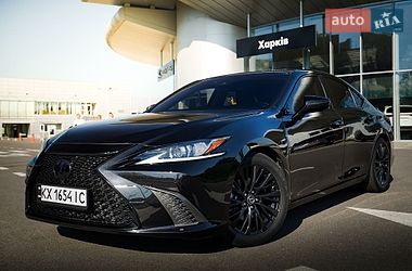 Lexus ES  2021