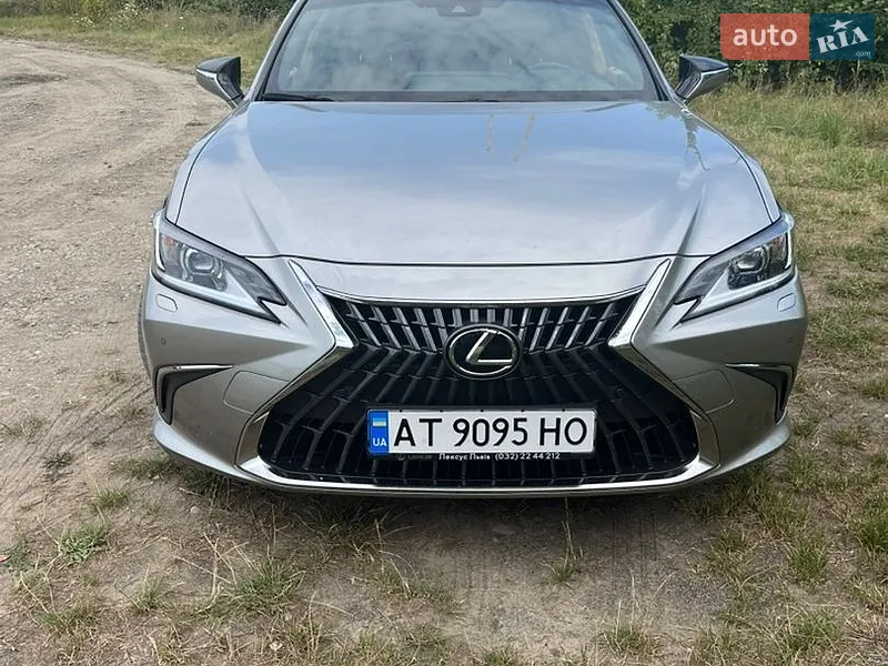 Lexus ES 2022