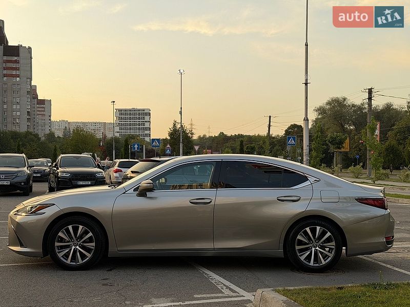 Седан Lexus ES 2018 в Львові